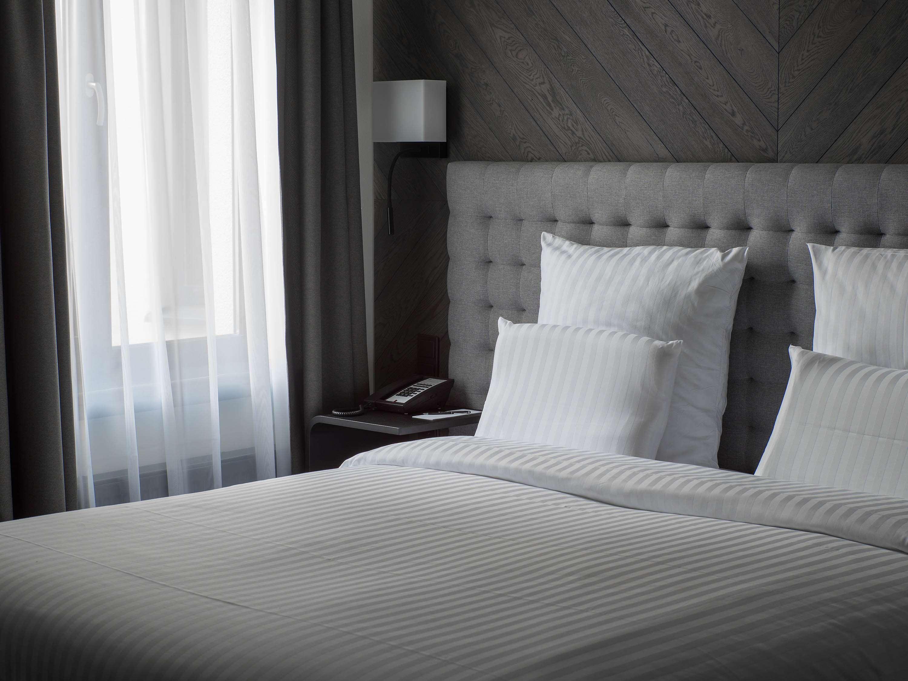 Hotel Pullman Riga Old Town Exterior foto A bed with white sheets