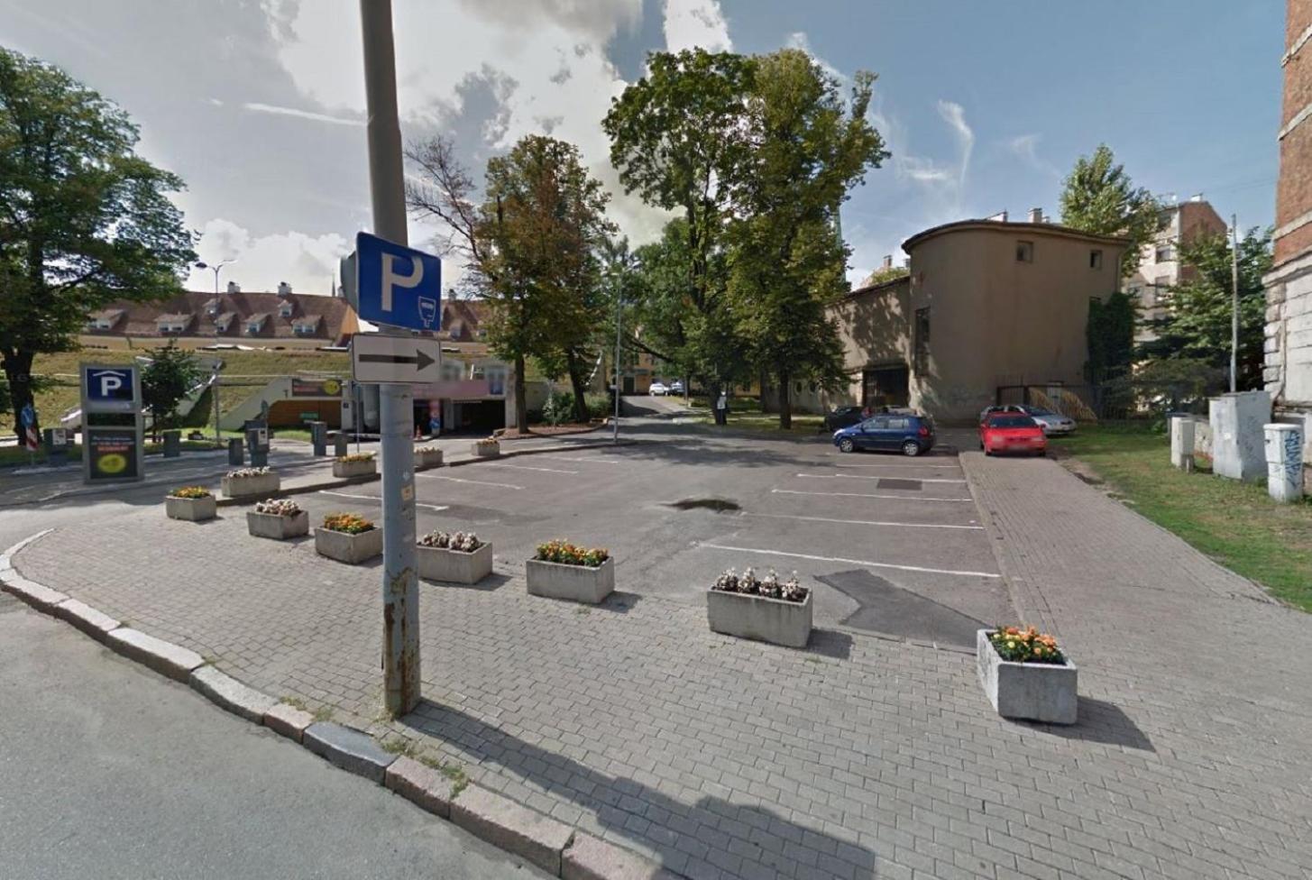 Hotel Pullman Riga Old Town Exterior foto The parking lot where the attack took place