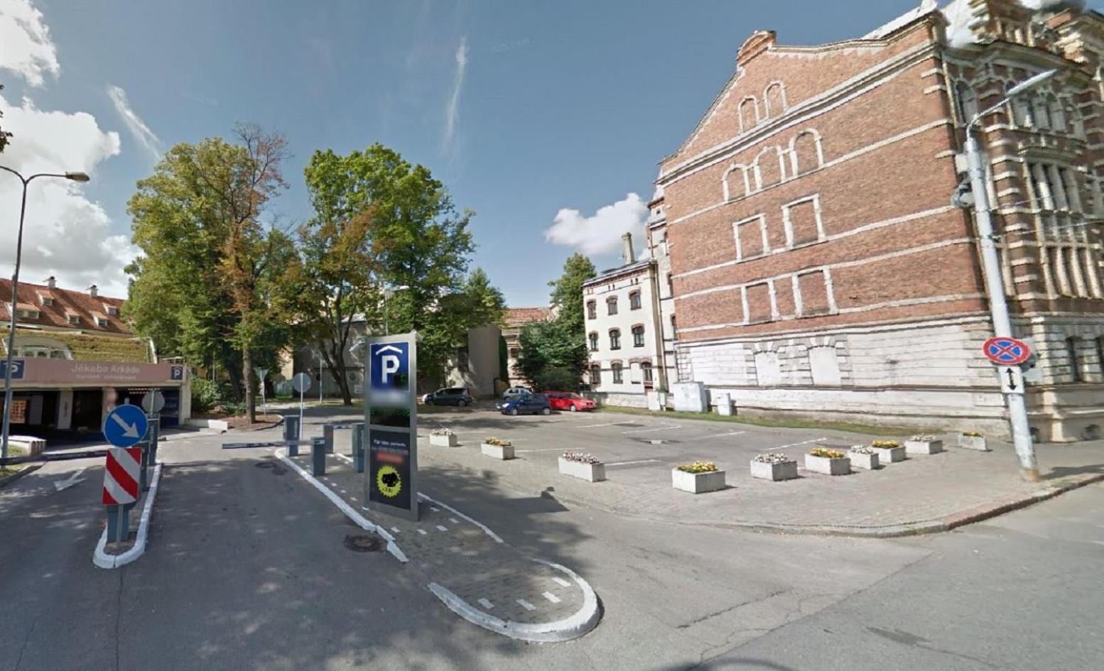 Hotel Pullman Riga Old Town Exterior foto The parking lot where the attack took place