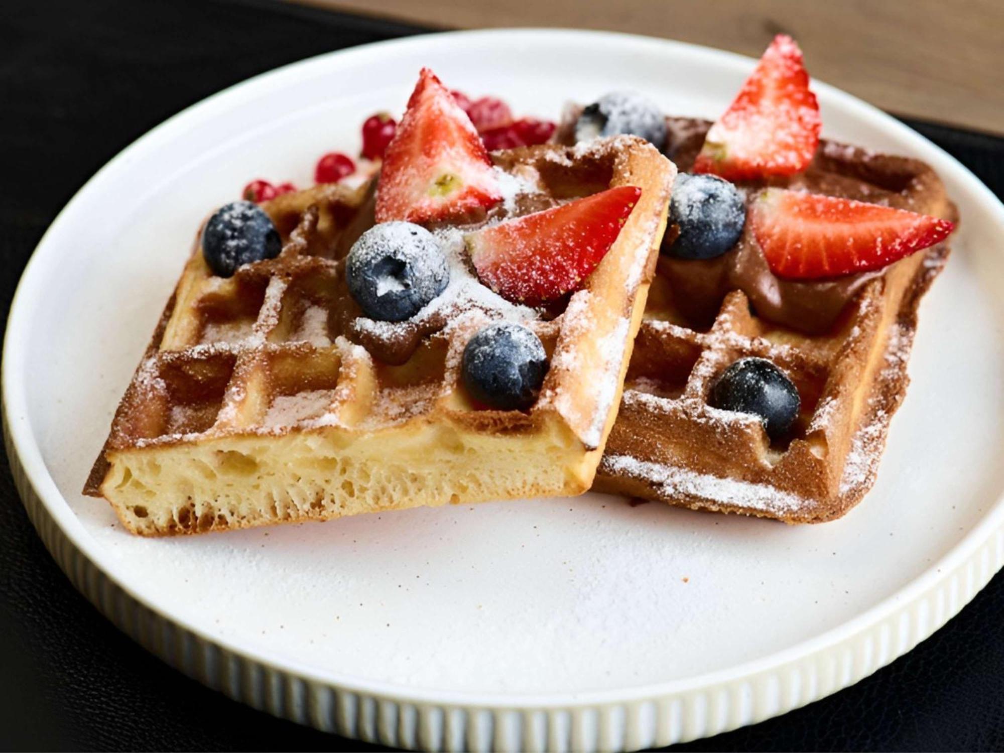 Hotel Pullman Riga Old Town Exterior foto A square Liège waffle with fruit